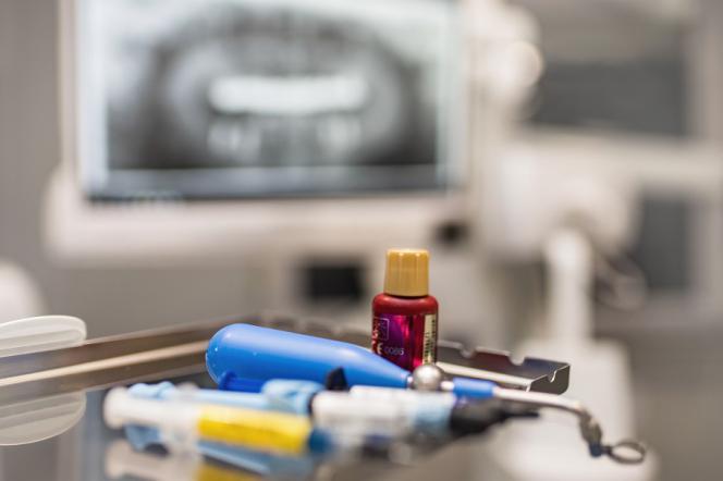 Adesivo per faccette dentali Adesivo per faccette dentali
