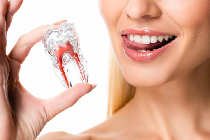 Come sbiancare i denti in 3 minuti Come sbiancare i denti in 3 minuti