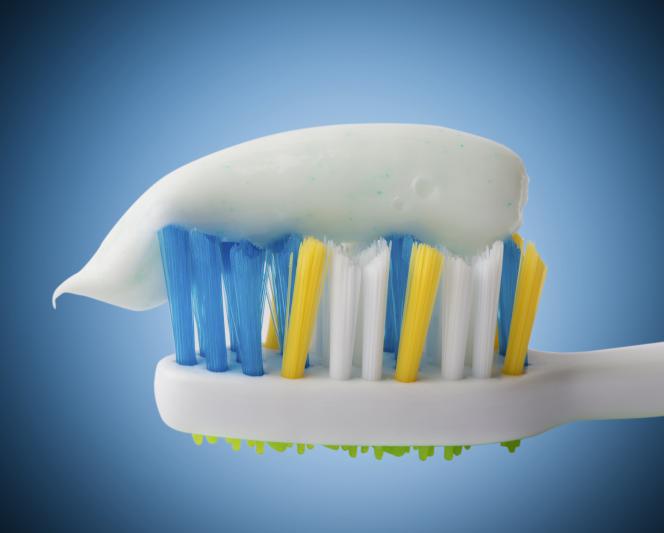 Dentifricio al fluoro fa male? Vantaggi e controindicazioni Dentifricio al fluoro fa male? Vantaggi e controindicazioni