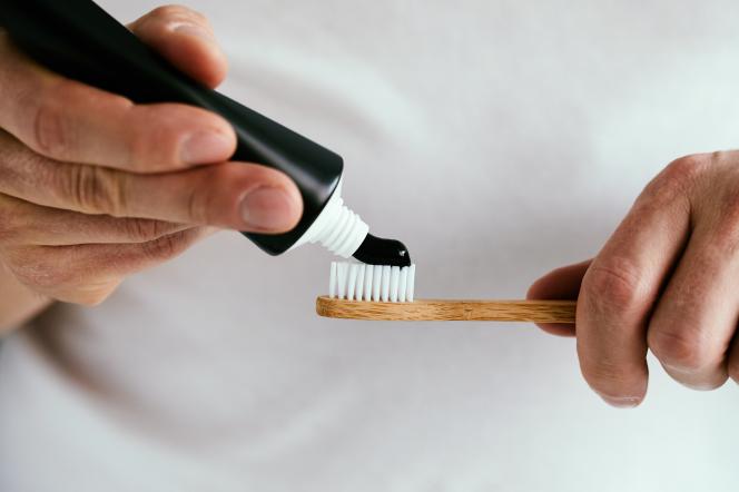Dentifricio nero Dentifricio nero