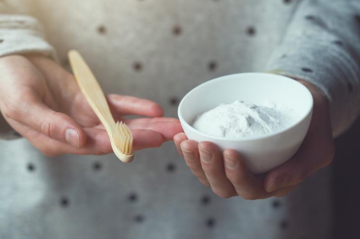 Lavare i denti con il bicarbonato Lavare i denti con il bicarbonato