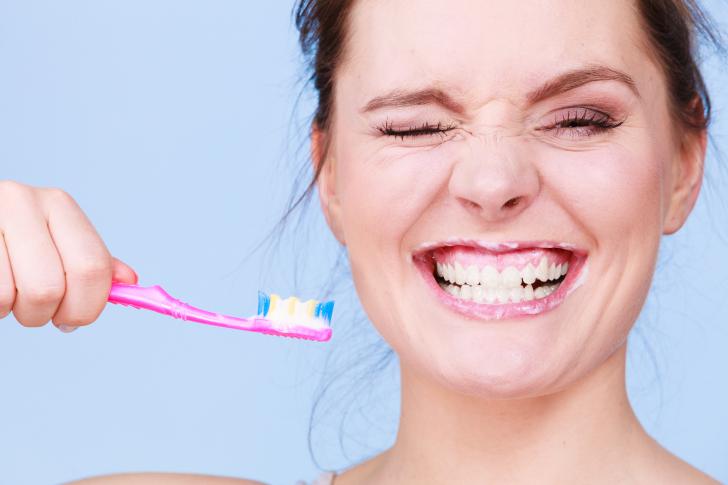 Pulizia denti a casa Pulizia denti a casa