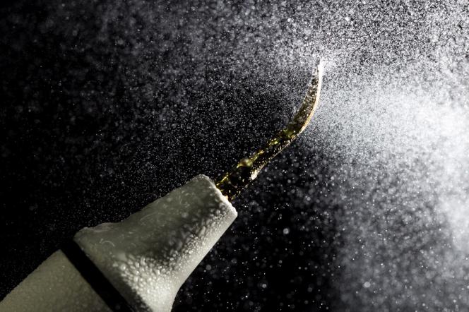 Pulizia denti ultrasuoni a casa Pulizia denti ultrasuoni a casa