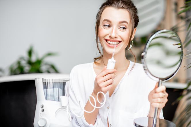 Spazzolino elettrico con idropulsore Spazzolino elettrico con idropulsore