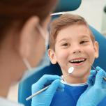 Denti da latte che non cadono nei bambini