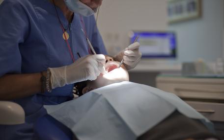 Ricostruzione dente cariato