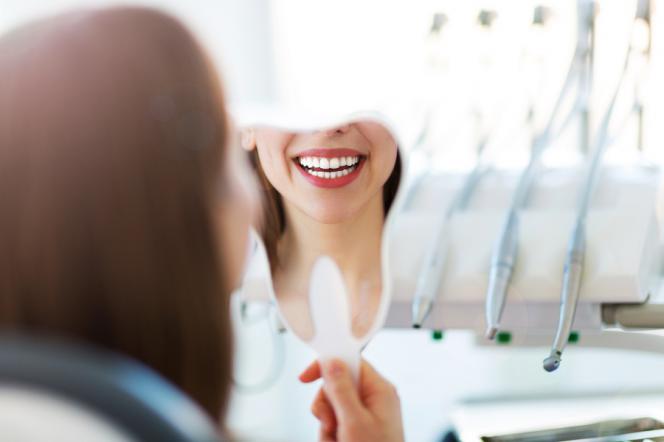 Denti da latte che non cadono adulti Denti da latte che non cadono adulti