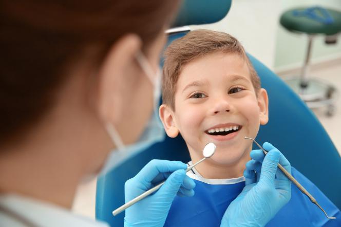 Denti da latte che non cadono nei bambini Denti da latte che non cadono nei bambini
