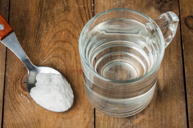 Acqua e sale per parodontite Acqua e sale per parodontite