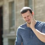 Far scoppiare un ascesso dentale