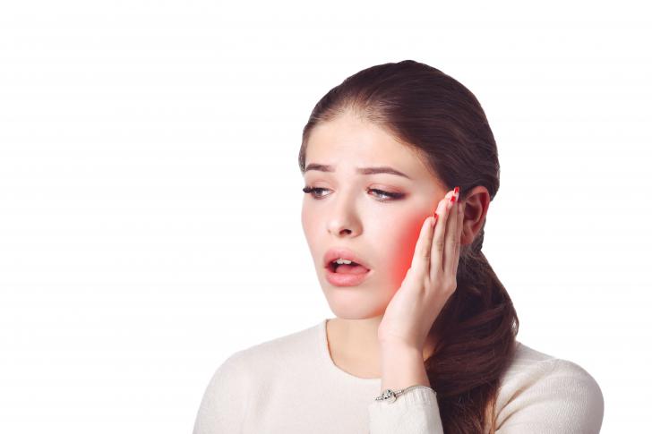 Ascesso dente devitalizzato Ascesso dente devitalizzato