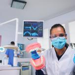 Denti finti da applicare da soli