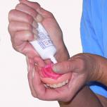 Adesivo dentiera