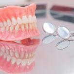 Quanto costa un impianto dentale completo