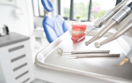Quanto costa mettere 4 denti fissi
